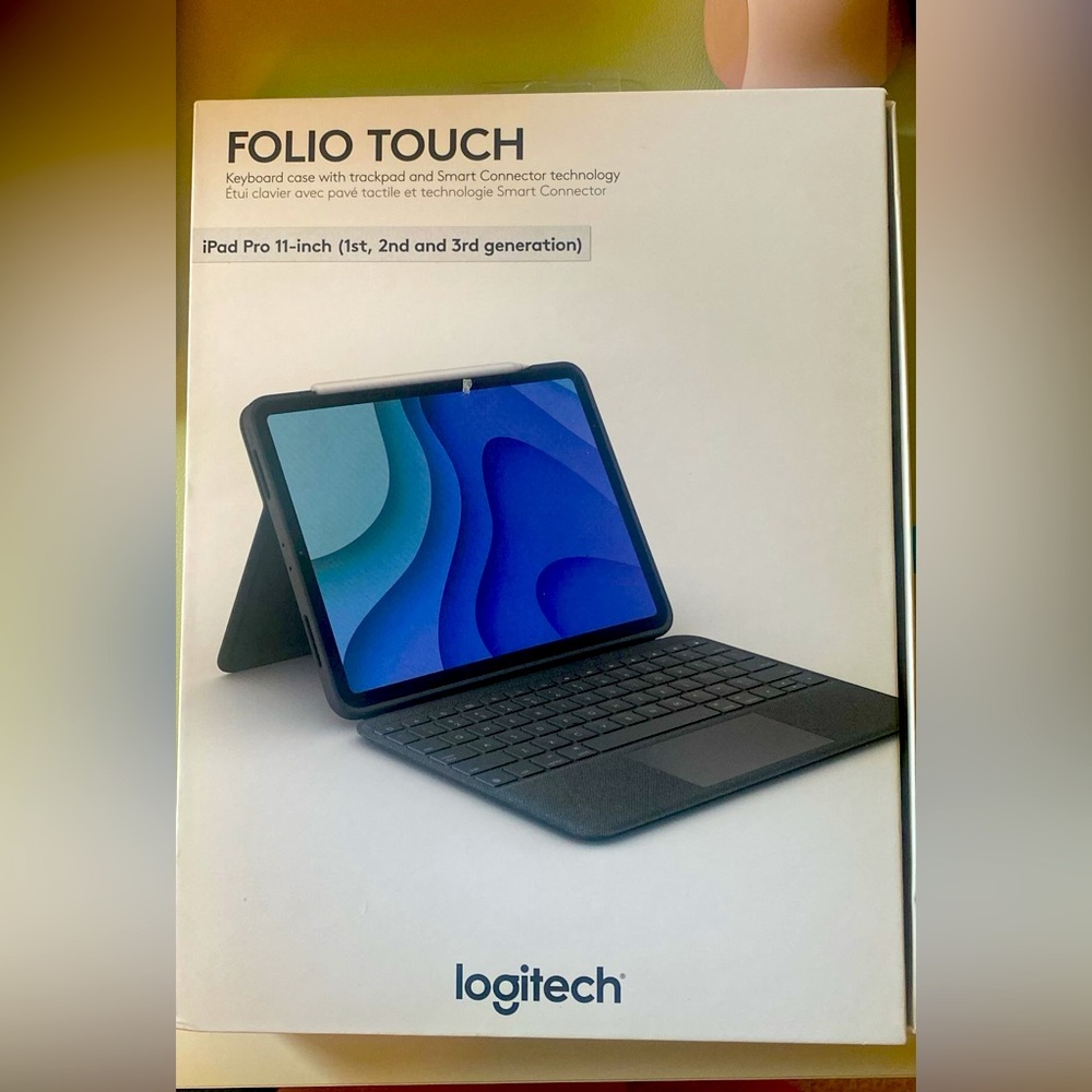 iPad Keyboard case with trackpad — Logitech FOLIO TOUCH